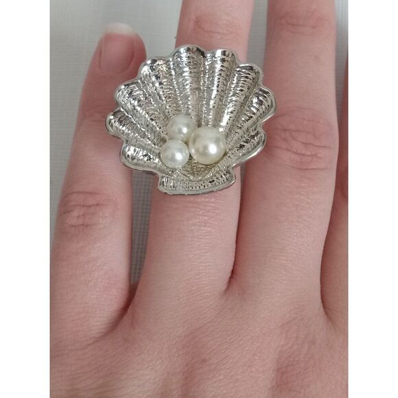 Silver Tone Metal Clam Shell Faux Pearl Beads One Size Adjustable Statement Ring - Picture 4 of 6